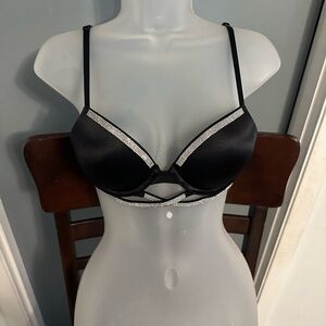 Victoria's Secret Black Bra 32B push up new